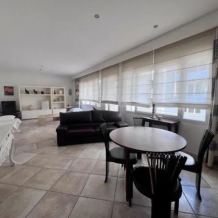 Maison De Avec Piscine Privee A Deux Pas De Centre De